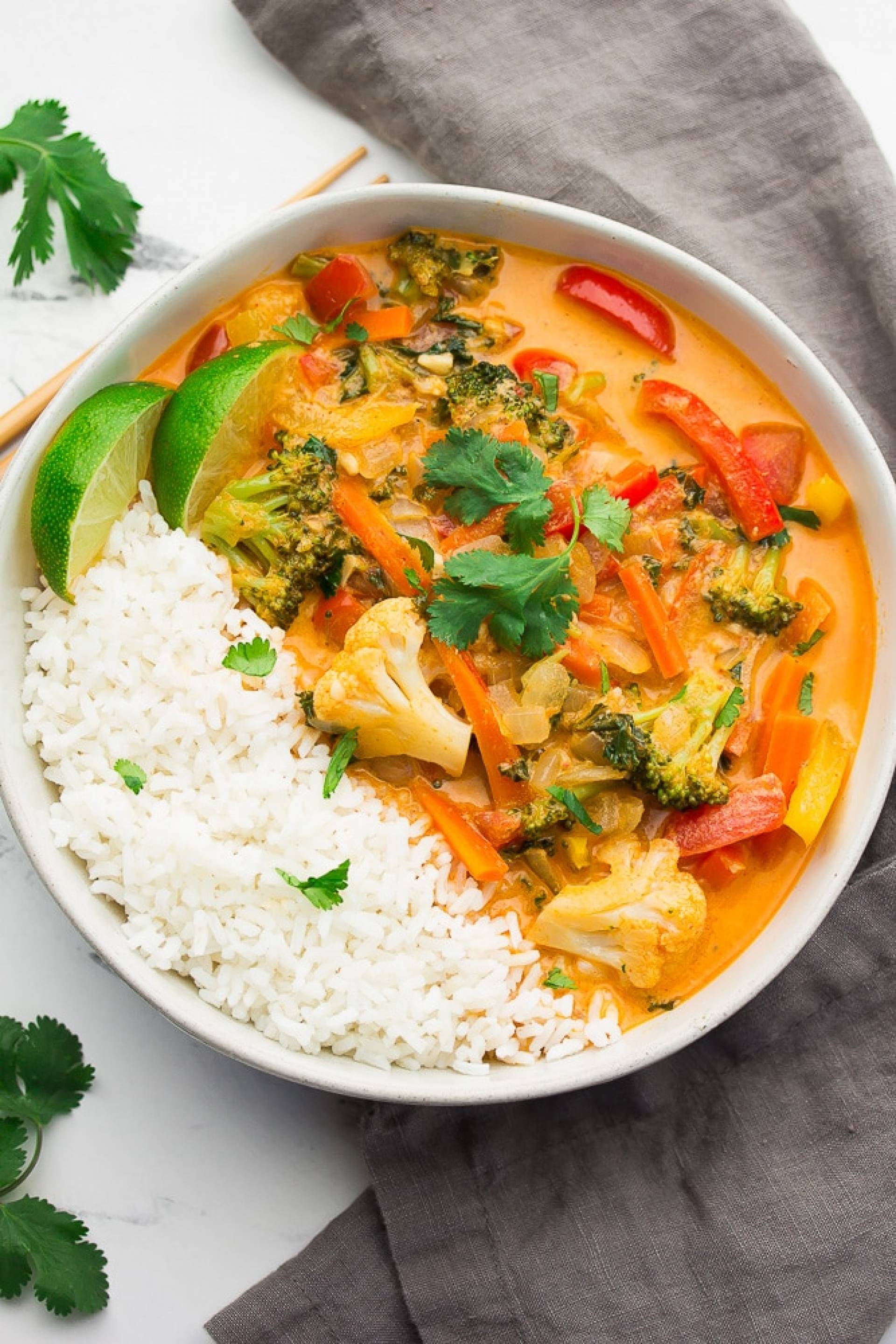 Red Thai veggie curry + arroz basmati (VEGAN)