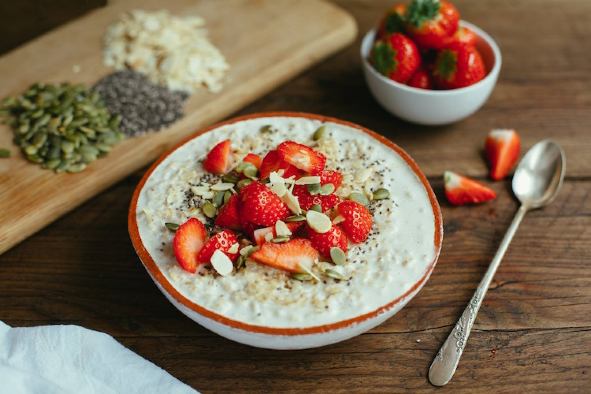 Strawberry & coconut oatmeal (vegan)