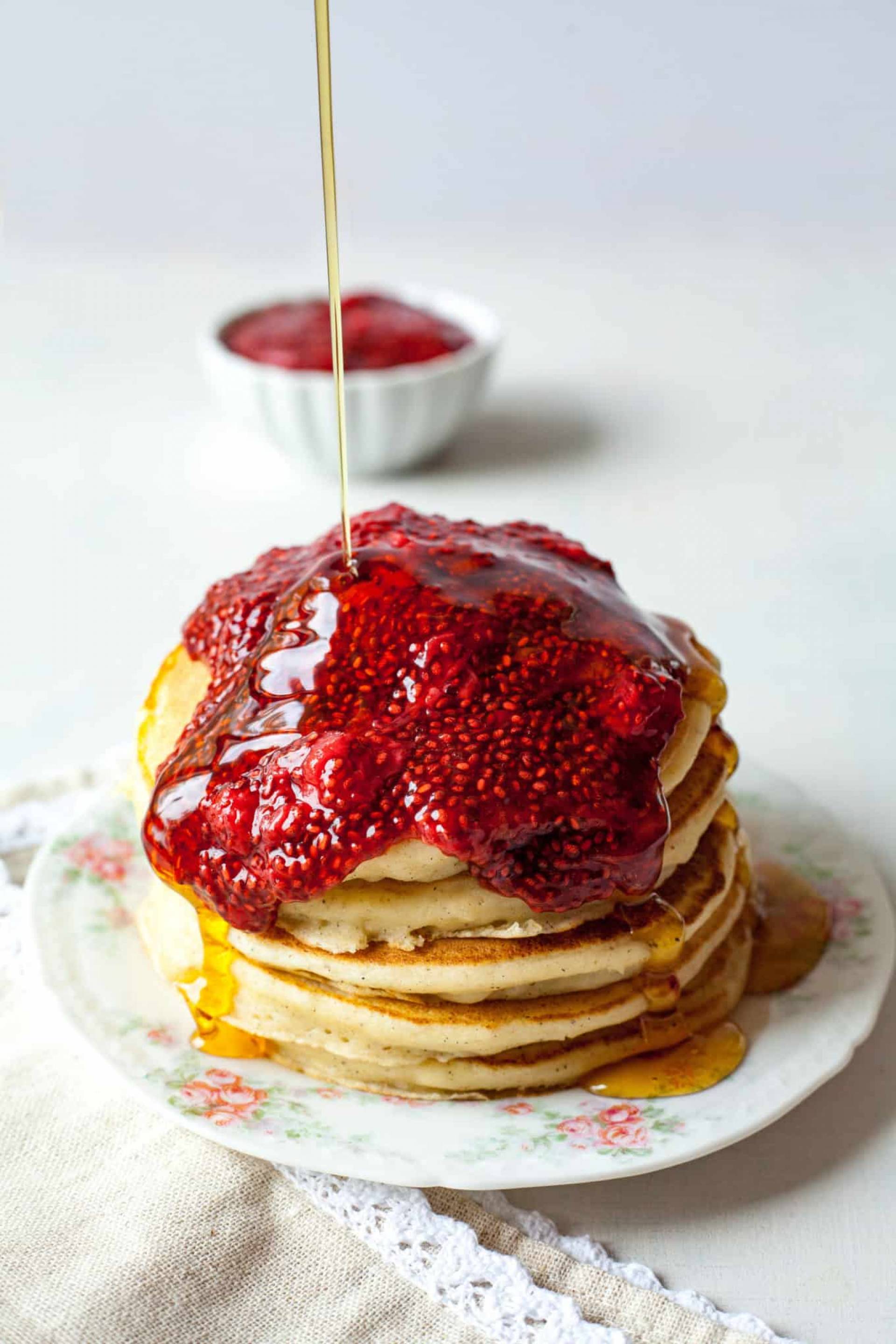 Strawberry jam pancakes (vegan)