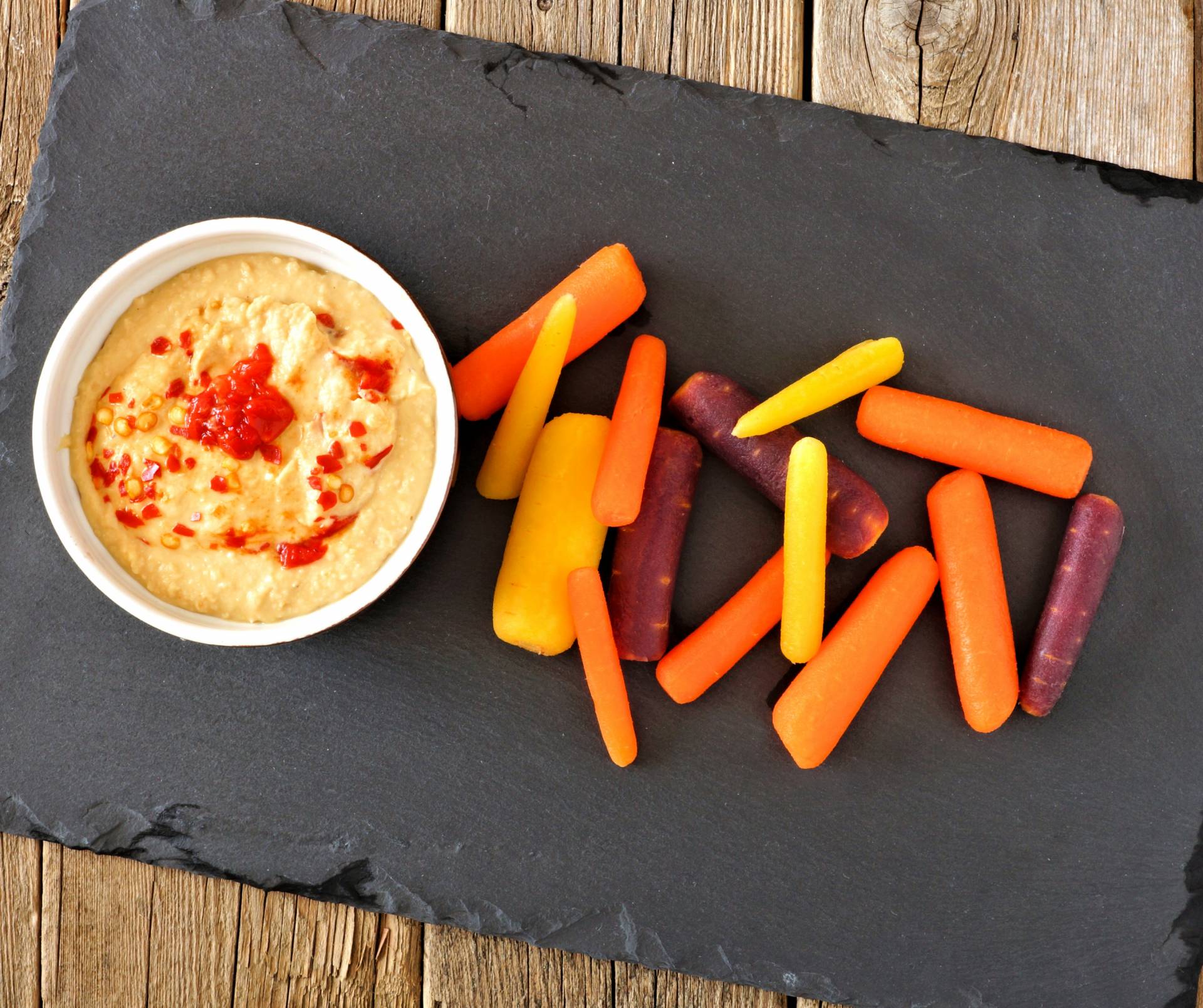 Hummus (8oz) & baby carrots